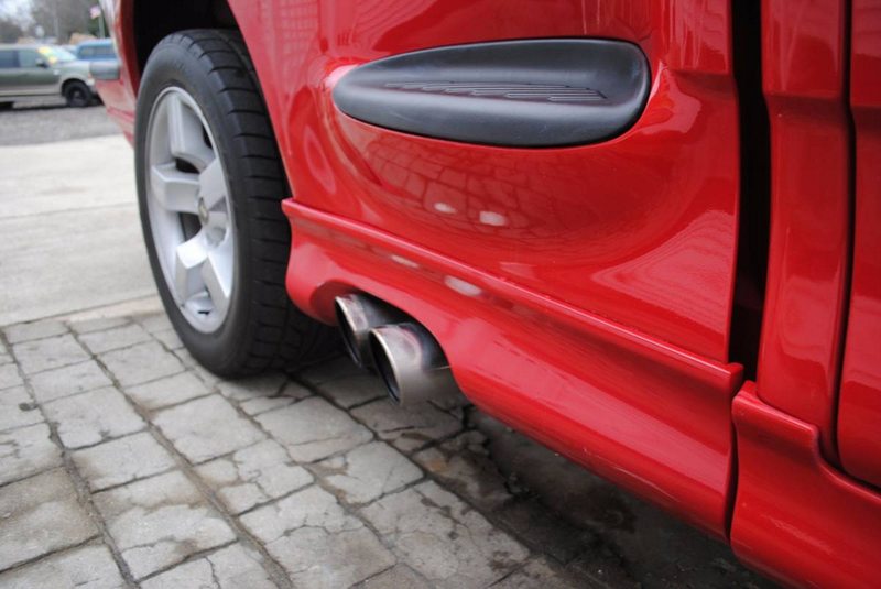 Illustration for article titled At $13,950, Are You Ready For This Custom 2001 Ford F150 Lightning To Strike?